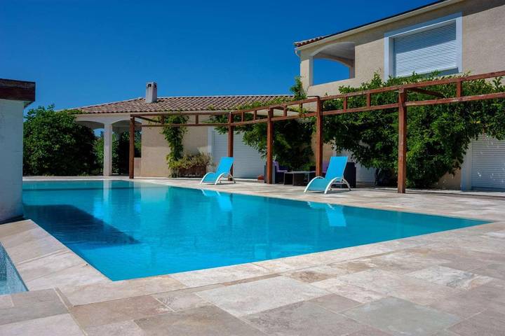 Location de vacances pour 2 personnes, avec jacuzzi ainsi que jardin et piscine à Mirepeisset - 3