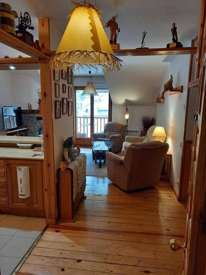 Gîte pour 9 personnes, avec vue ainsi que terrasse et piscine à Rialp - 3