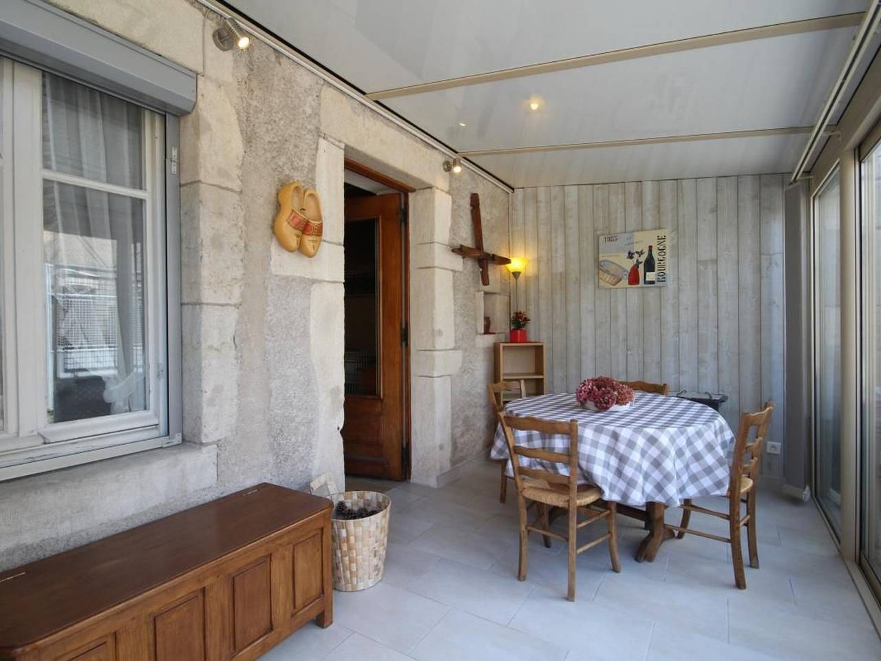 Casa rústica con jardín, estacionamiento y admite mascotas in Selongey, Región de Dijon