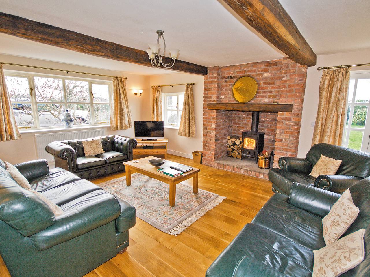 Brook House Farm Cottage in Minshull Vernon, Cheshire East