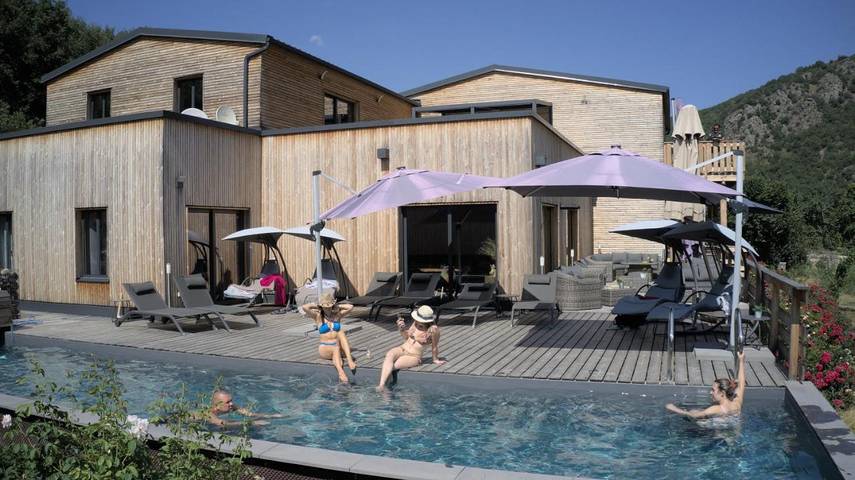 Chambre d’hôte pour 2 personnes, avec Balcon et Terrasse ainsi que Jacuzzi et Jardin