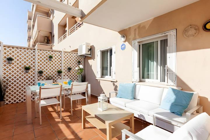 Apartamento entero, Apartamento 'Jardines De Playa Gandia' con piscina compartida, Wi-Fi y aire acondicionado. in Playa de Gandía, Costa de Valencia