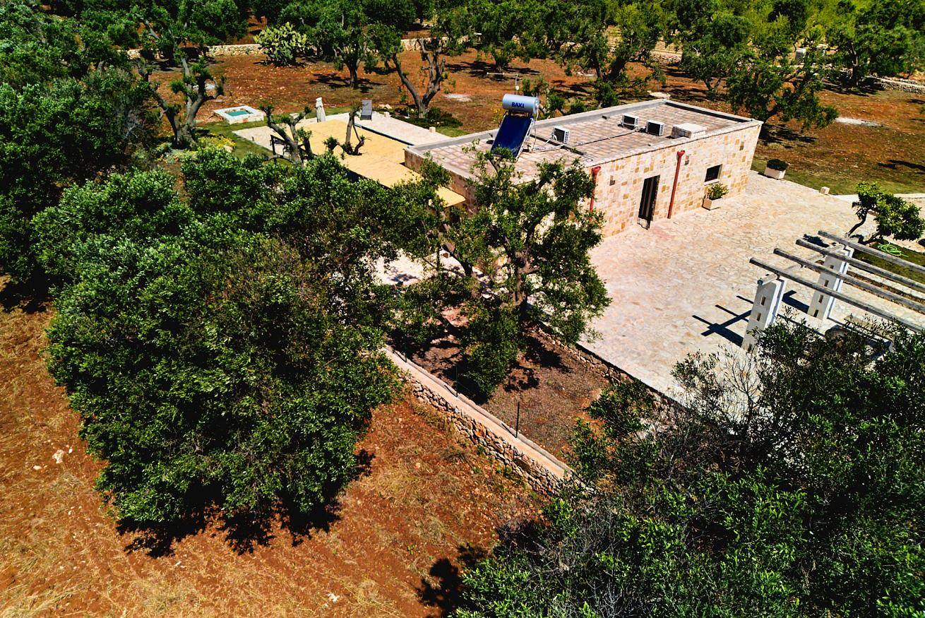 Lamia Danieli piscina privata e relax tra gli ulivi in Ostuni, Salento