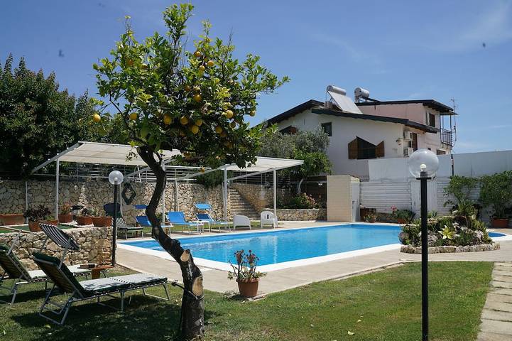 Villa pour 20 personnes, avec jardin et terrasse - 1