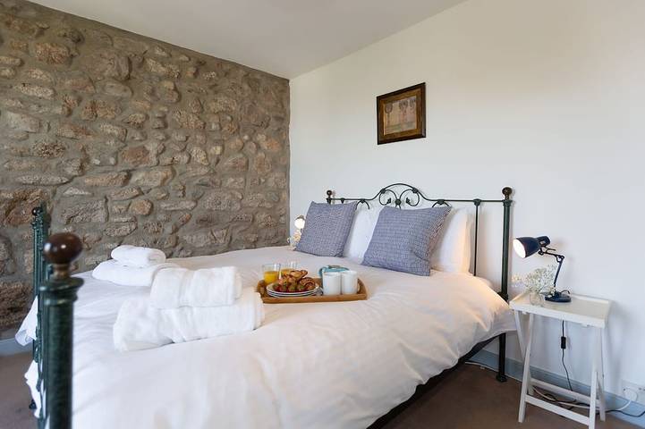 Fabulous holiday house with garden and nearby parking, close to town and beaches in St. Ives, Cornwall