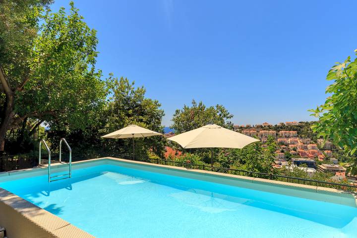 Villa for 8 people, with Hot tub and Terrace as well as Yard in Dubrovnik