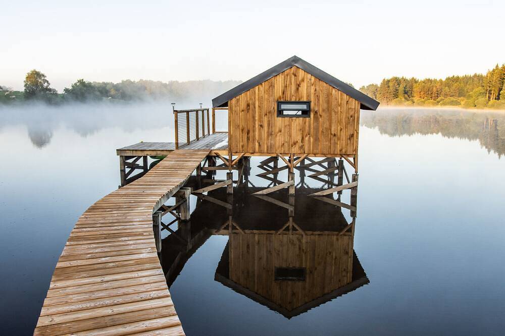 Cabin on the water with panoramic view on the lake in Flayat, Millevaches en Limousin Regional Nature Park