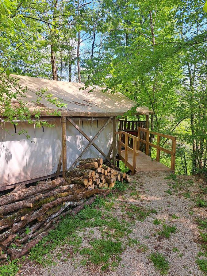 Tente pour 4 personnes, avec vue et jardin ainsi que terrasse et piscine dans l' Aveyron - 2