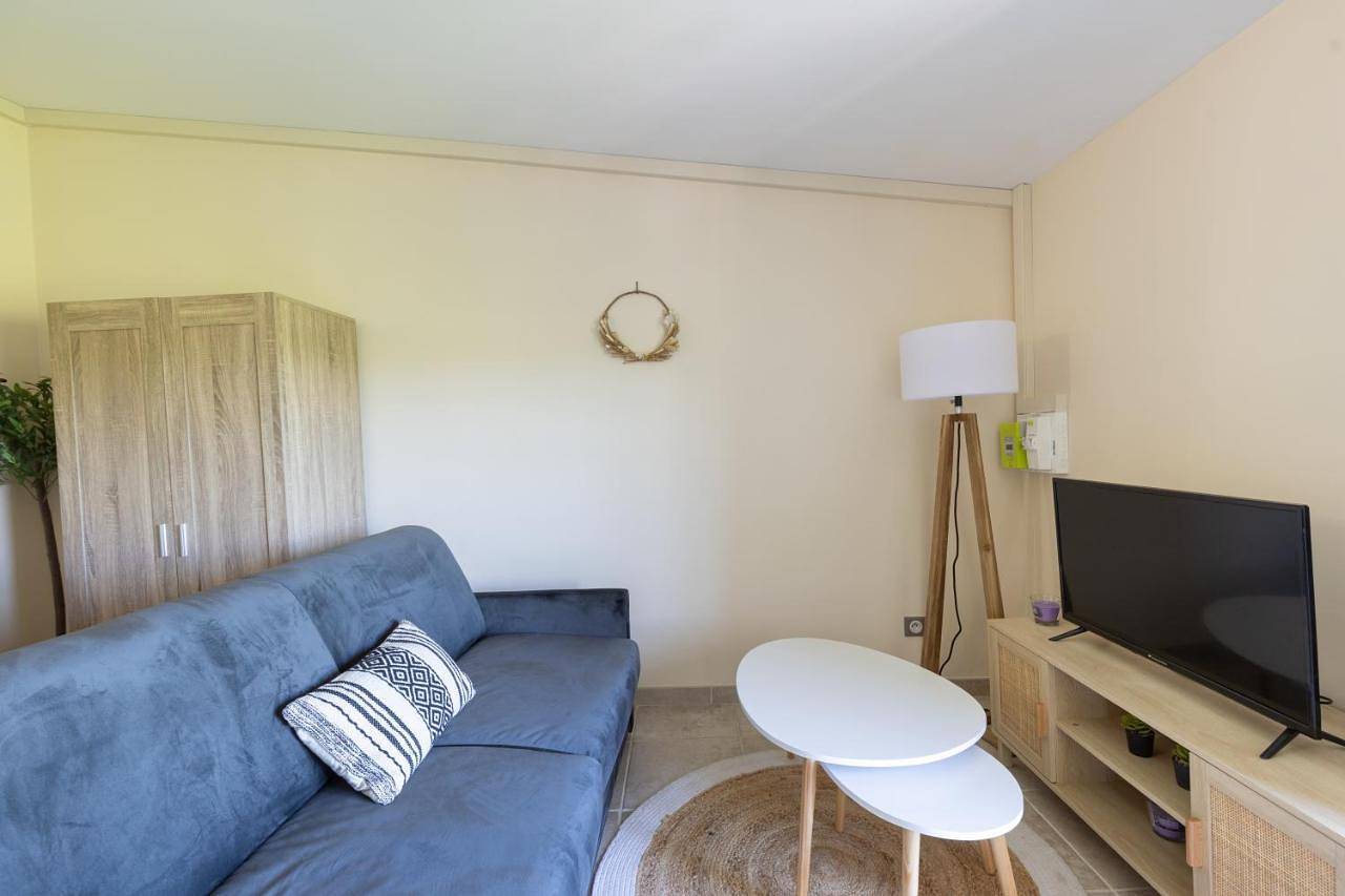Appartement entier, Le Romarin - Hypercentre Studio - Clim - Wifi in Apt, Parc naturel régional du Luberon