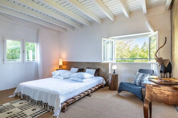 Le Chai: Between sea and mountains, spacious gîte with private pool. in Labastide-Villefranche, Béarn