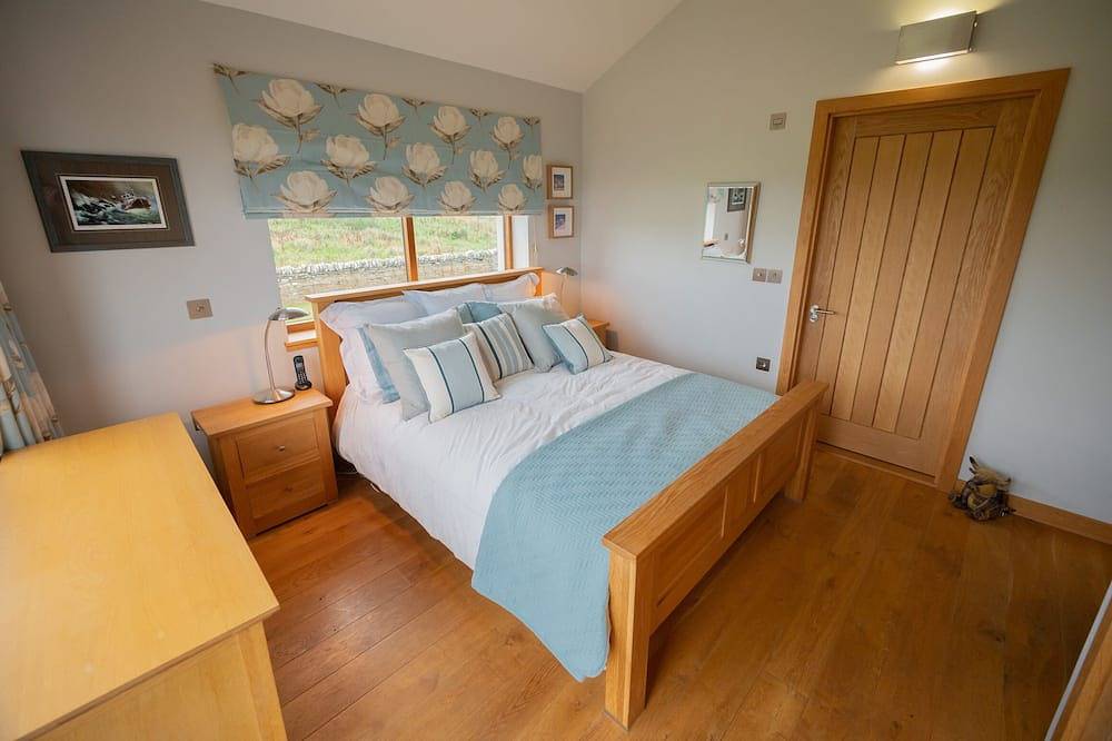 The Steading, pet friendly, country holiday cottage in Longhope in Orkney Islands