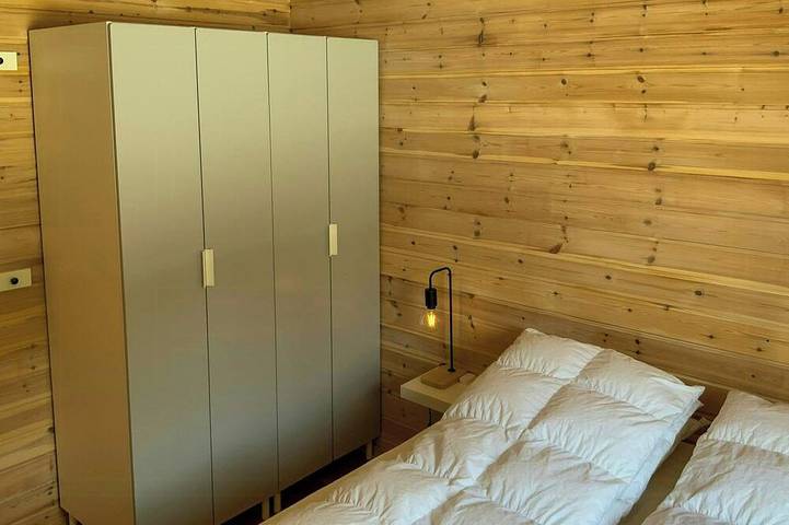 Hütte mit Außenwhirlpool und Bach in Krågeland in Kvinesdal
