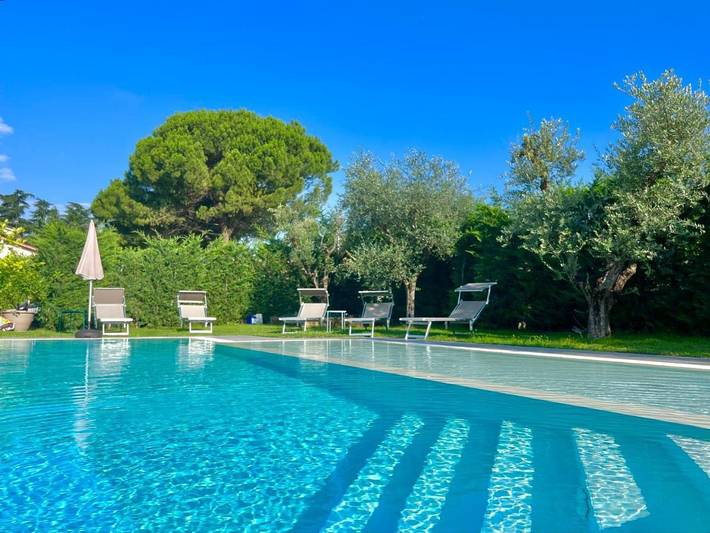B&b per 2 persone, con Terrazza e Giardino nonché Piscina a Soiano del Lago