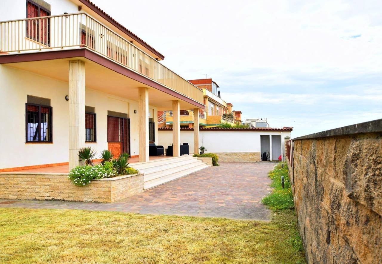 Seafront apartment in Villa , near Rome in Torvaianica, Provincia di Roma