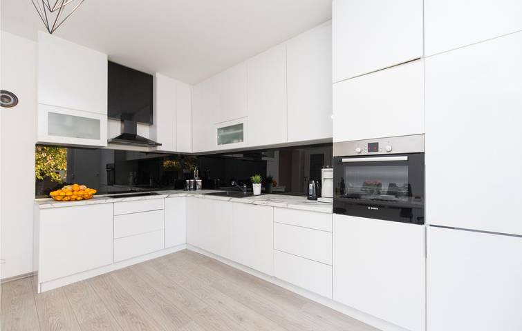 Gemütliches Apartment mit Pool, WiFi & Parkplatz in Brod-Posavina