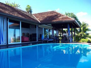 Cottage pour 2 personnes, avec piscine ainsi que vue et jardin dans Punaauia