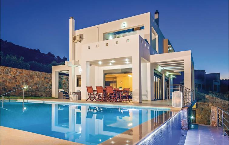 Holiday home for 12 people, with Terrace and Pool in Crete