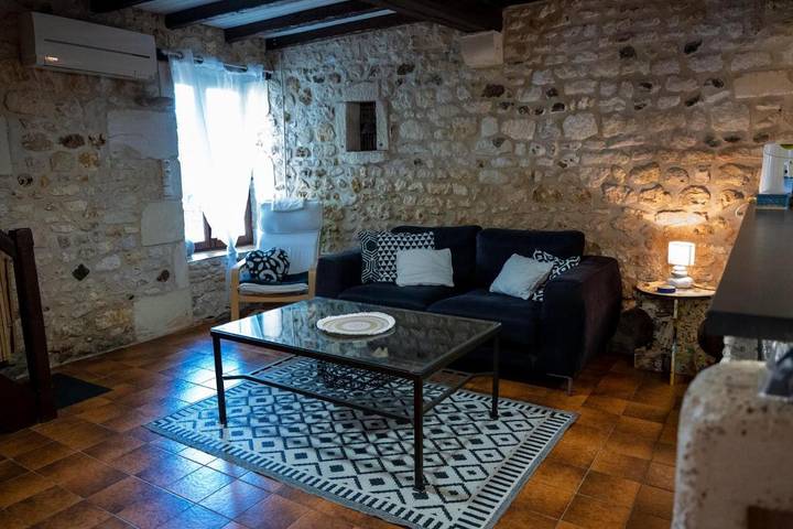 Location de vacances pour 5 personnes, avec Terrasse ainsi que Jardin et Piscine dans Plassac (Charente-Maritime)