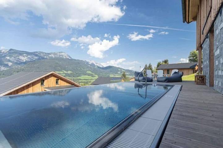 Ferienhaus für 10 Personen, mit Pool und Sauna sowie Balkon