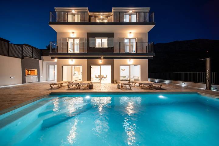 Dom wakacyjny dla 14 osób, z ogród i basen w Dugi Rat