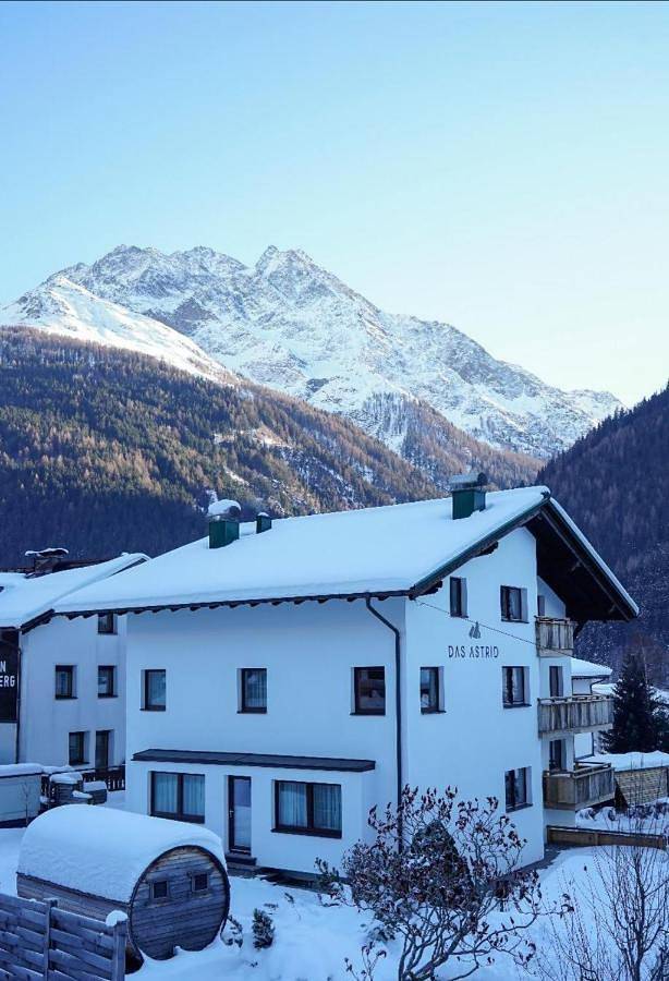 BnB für 2 Personen, mit Balkon und Terrasse sowie Garten und Sauna in Pettneu am Arlberg