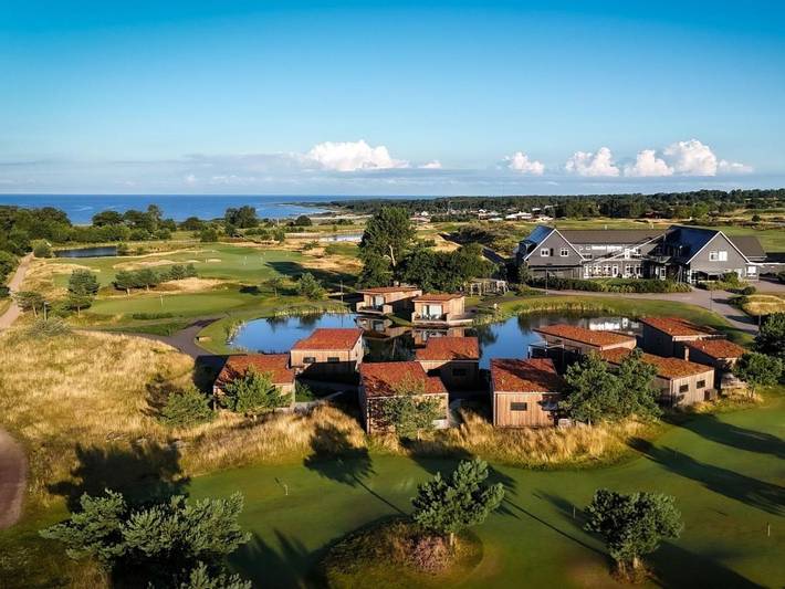 Hotel for 6 personer, Balkong og Terrasse i tillegg til Hage og Badebasseng i Halmstad