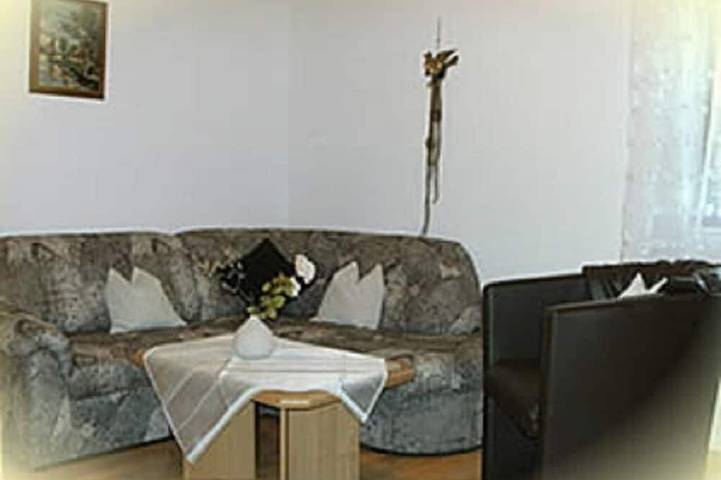 Ganze Wohnung, Ruhige Lage Panoramablick Rad-Wanderwege familienfreundl. Garten Terrasse in Prackenbach, Ostbayern