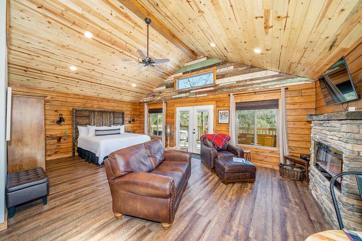 Vacation rental for 4 people, with hot tub and balcony as well as pool in Hot Springs National Park