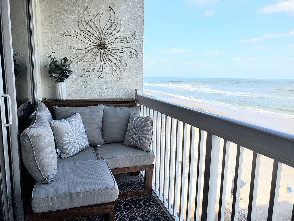 Ganze Wohnung, Beautiful Oceanfront 1 Bedroom Condo - Open Pools in Daytona Beach, Florida