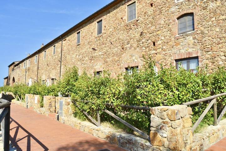 Ferienwohnung für 3 Personen, mit Garten und Pool