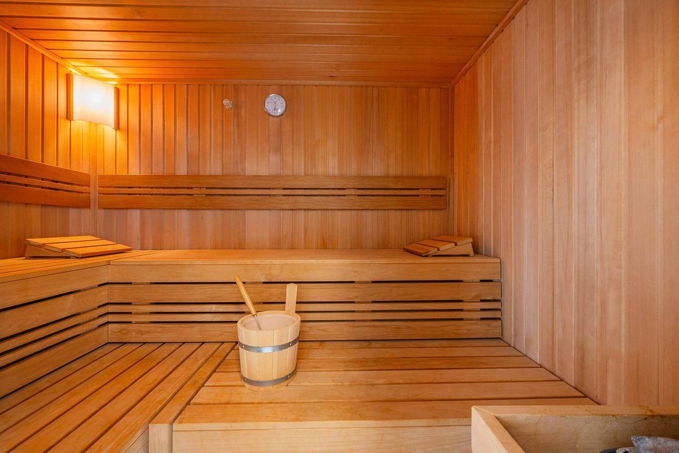 Ganze Wohnung, Moderne Ferienwohnung mit Balkon & Sauna – ruhig gelegen im Grünen in Zirchow, Usedom