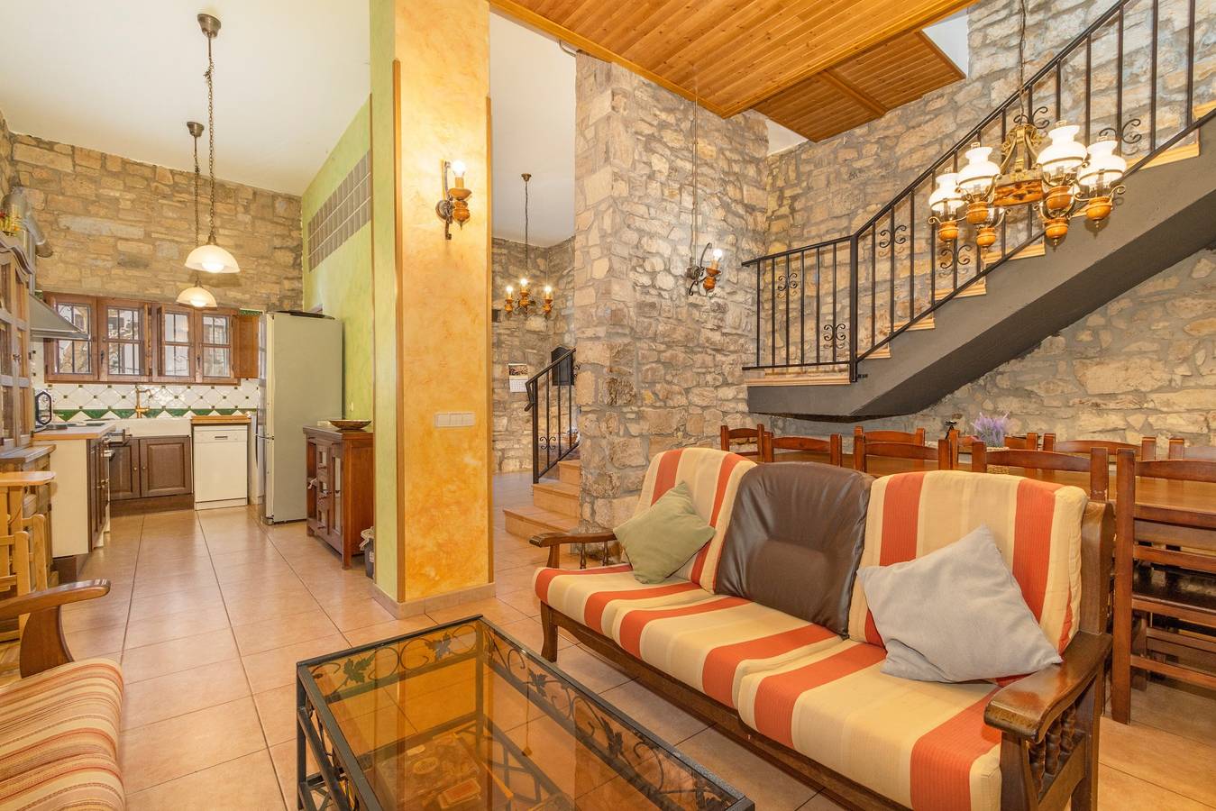 Casa Rural Ca La Pascola – Rural Retreat with Jacuzzi in Guimerá in Guimerà, Costers del Segre