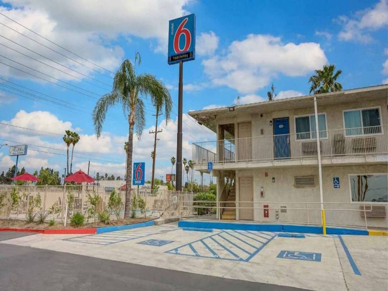 Apartamento entero, 1 cama doble | Ducha adaptada para personas con discapacidad (Ada/Ri) / Lujo in San Bernardino, San Bernardino County