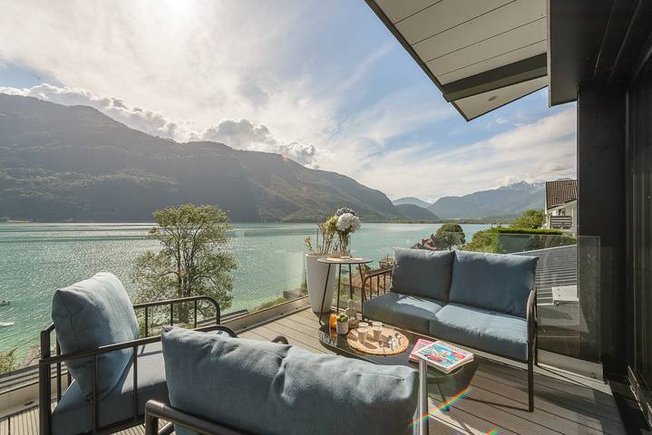 Location de vacances pour 6 personnes, avec terrasse et vue sur le lac à Doussard