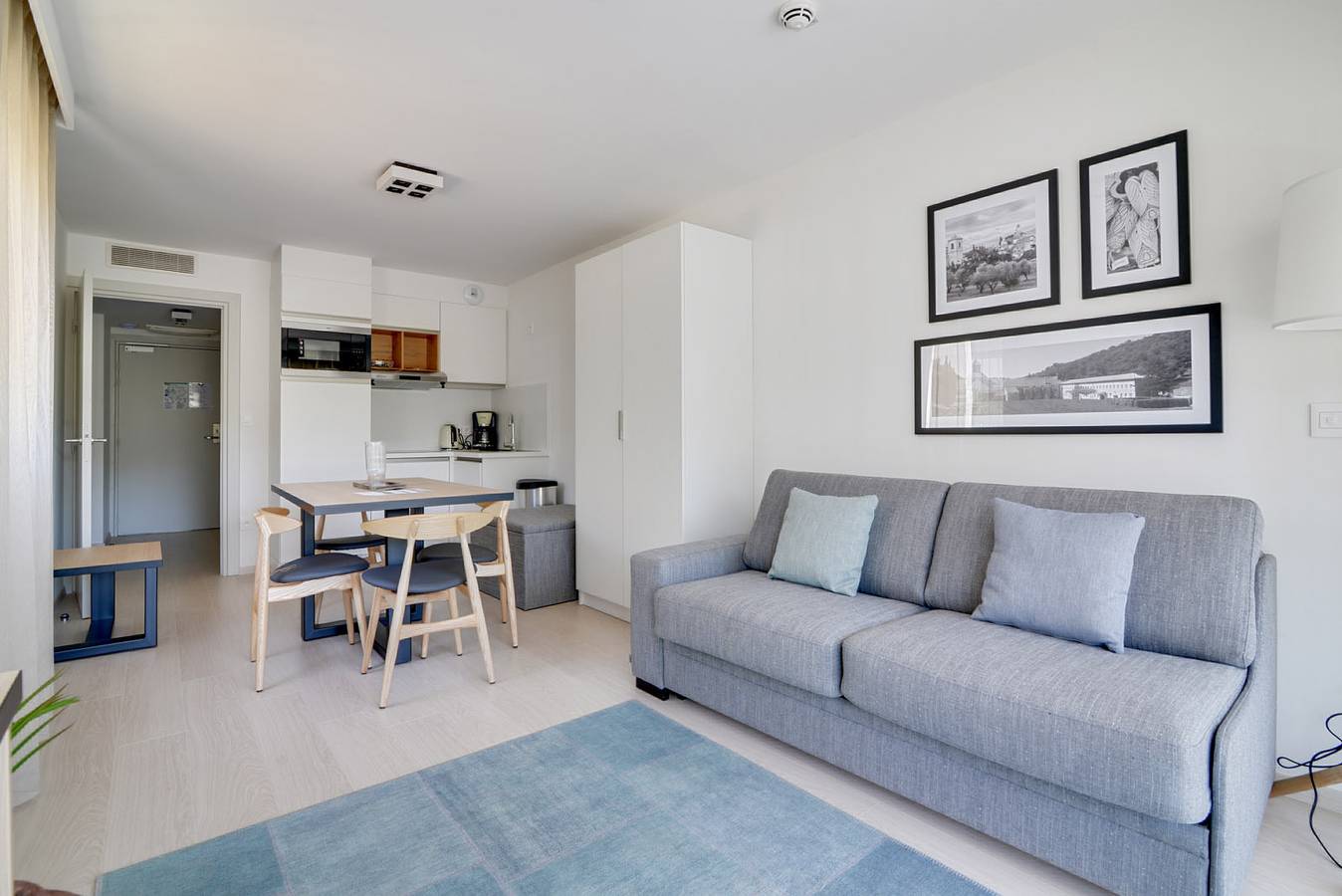 Evancy Vence — New standard suite for 4 people with double bed and sofa bed in Vence (Alpes Marítimos), Costa mediterránea (Francia)