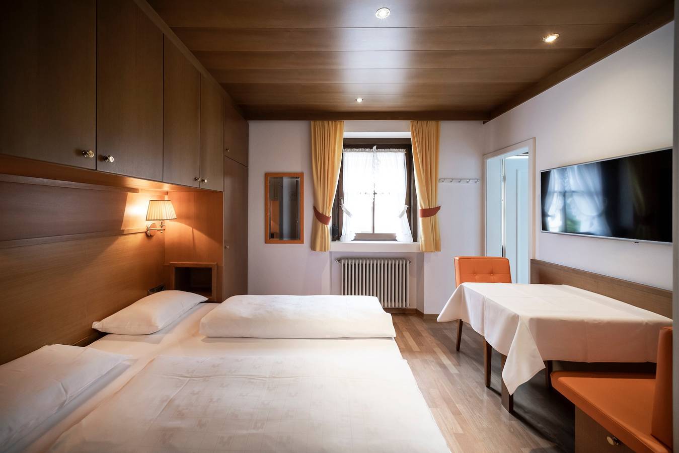 Appartamento intero, "Villa Stella Apartment N 76" vicino agli impianti di risalita con Wi-Fi e giardino in Ortisei, Dolomiti Superski