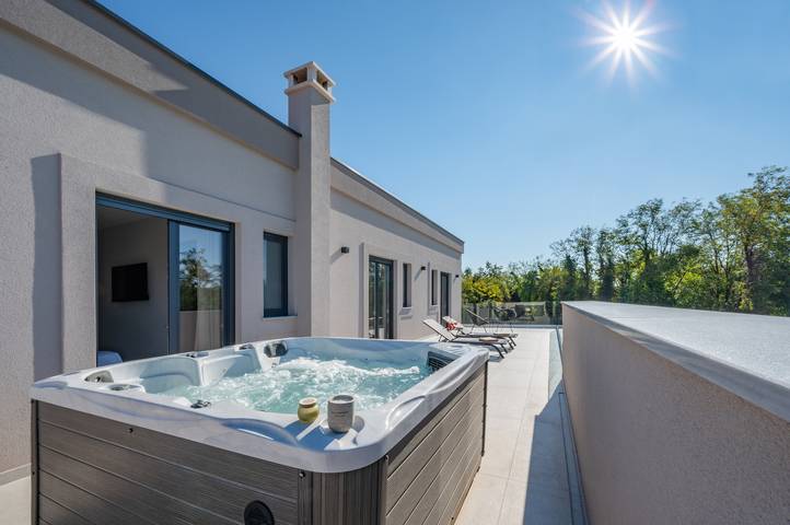 Villa Kalea with pool in Vinez, Eastcoast Istria