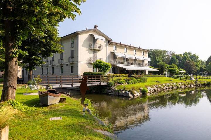 Hôtel pour 2 personnes, avec jardin et jacuzzi ainsi que sauna et piscine à Merone