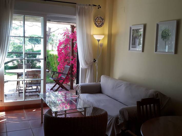 Location de vacances pour 4 personnes, avec terrasse ainsi que piscine et jardin à Lepe - 4