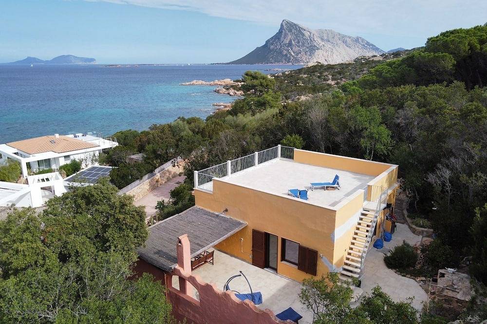 Holiday House with kayaks, Cala Girgolu, San Teodoro,100m to beach in Cala Girgolu, San Teodoro