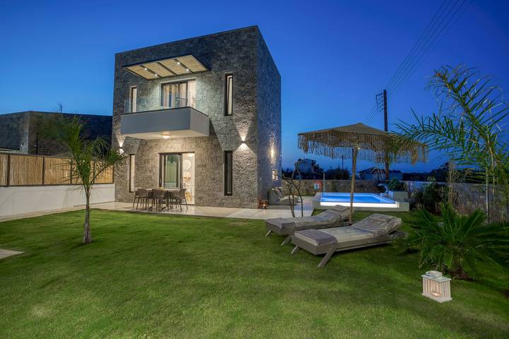 Villa pour 4 personnes, avec Terrasse ainsi que Jardin et Piscine dans Malia