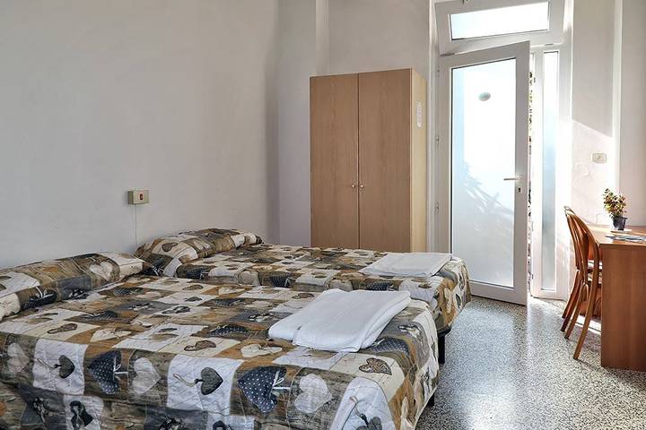 Gîte pour 2 personnes, avec terrasse et piscine, adapté aux familles à Bardolino - 4