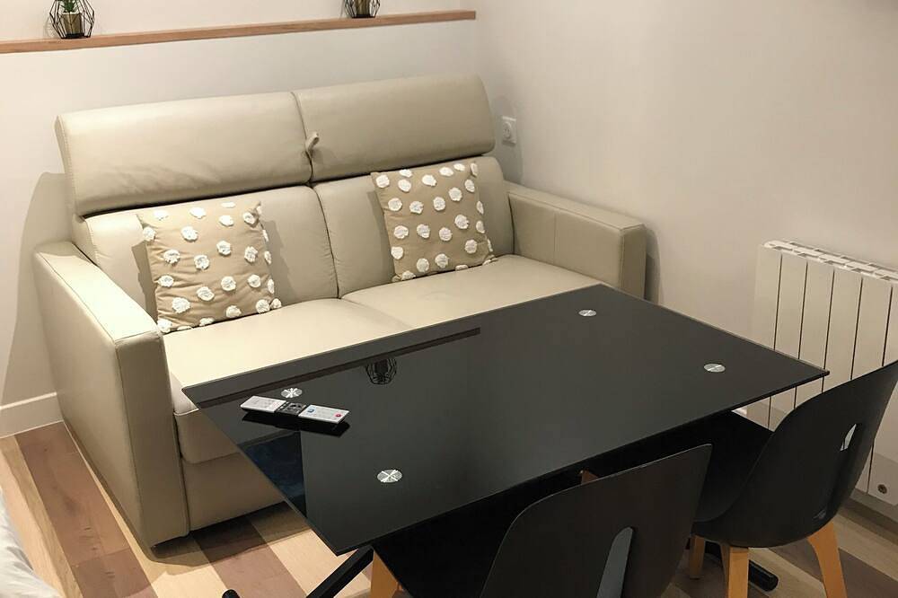 Entire apartment, Cute independent studio in Saint-Germain-en-Laye, Yvelines