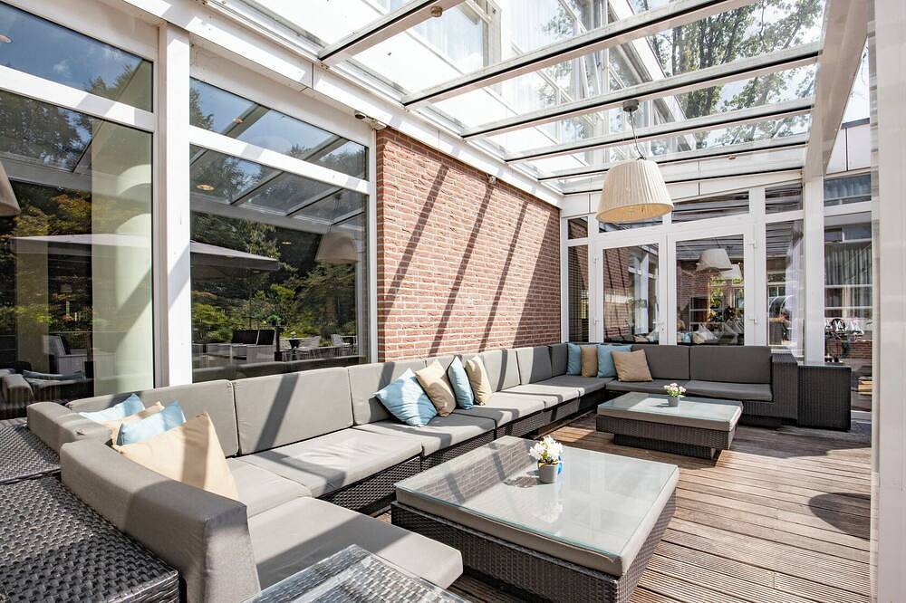 Sun-Filled Escape with Free Parking, Garden Picnic Spot & Cycling Paths in Provincie Utrecht
