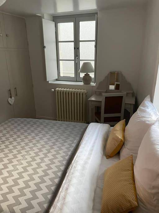 Appartement entier, Two-Bedroom Apartment in Château-Gontier-sur-Mayenne, Mayenne