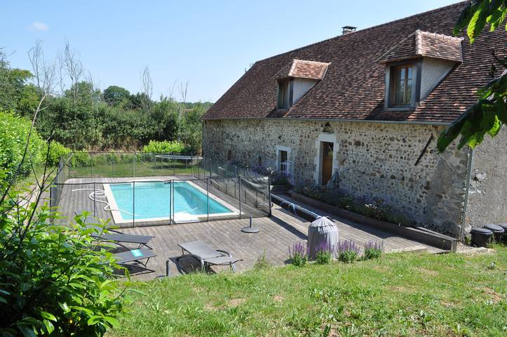 Gîte pour 8 personnes, avec piscine, animaux acceptés à Lignac
