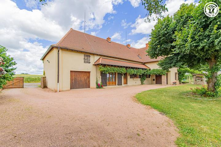 Gîte pour 8 personnes, avec Terrasse et Jardin