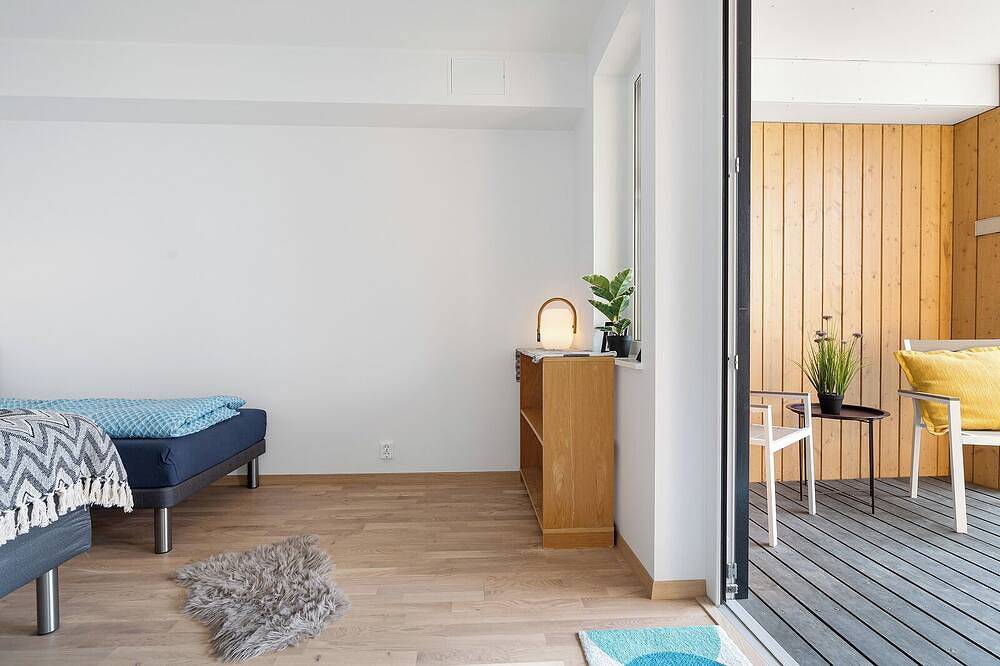 Ganze Wohnung, Nordic Style City Apartment with Sunny Marina Views in Sentrum, Bodø