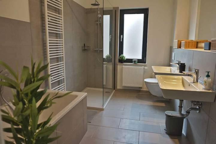 Ganze Wohnung, Fewo Eg am Fluss mit Terrasse - Eine grüne Oase in Bad Freienwalde, Märkische Schweiz-Oderland