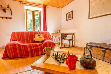 Gîte pour 6 Personnes dans Jou-sous-Monjou, Massif central, Photo 4